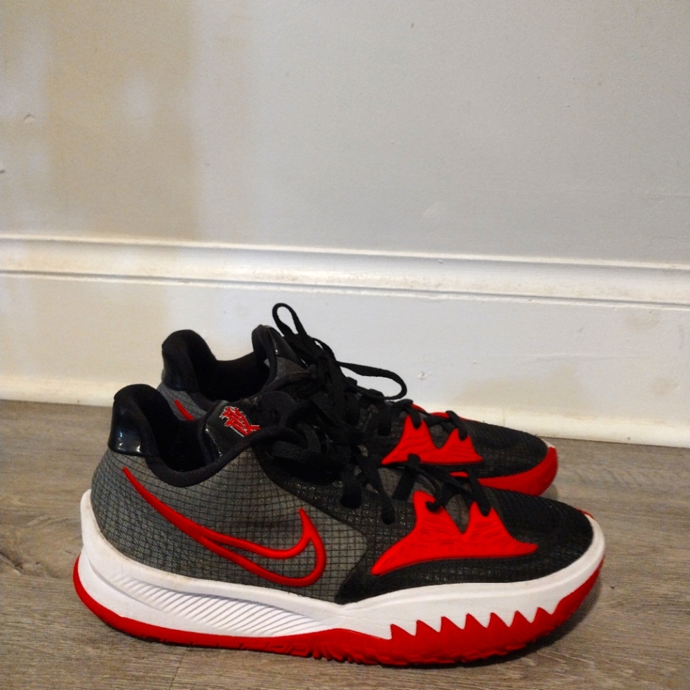 Nice Kyrie 12s size 12